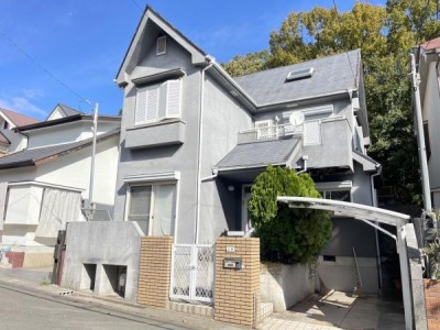 京都市伏見区・南区・東山区・下京区・右京区を中心とする不動産売買のセンチュリー21ハウスマーケット｜スタッフのオススメ物件や、オープンハウス・現地説明会など最新情報をお届け 大規模な雨漏り有、前面道路幅員約６ｍにつき日当たり、通風良好