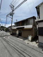 オーナーチェンジ物件です。現状有姿渡し、契約不適合責任免責
※家賃4万円、内覧不可