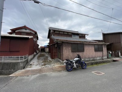 京都市伏見区・南区・東山区・下京区・右京区を中心とする不動産売買のセンチュリー21ハウスマーケット｜スタッフのオススメ物件や、オープンハウス・現地説明会など最新情報をお届け 仮測量では421.01平米、契約不適合は土地のみ、建物は現状有姿渡、古家付き土地売買