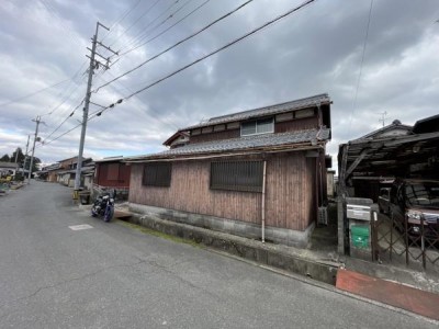 京都市伏見区・南区・東山区・下京区・右京区を中心とする不動産売買のセンチュリー21ハウスマーケット｜スタッフのオススメ物件や、オープンハウス・現地説明会など最新情報をお届け 都市計画法第34条第11号区域内につき再建築可、建物は２棟有！、仮測量では421.01平米