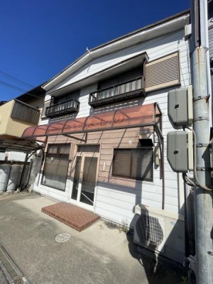 ■白浜の宮駅まで徒歩2分！  ■2階建ての広々5DKの戸建。  ■中古物件でお手頃価格。■店舗利用に最適！