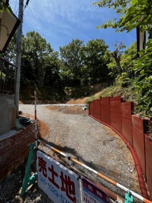 京都市伏見区・南区・東山区・下京区・右京区を中心とする不動産売買のセンチュリー21ハウスマーケット｜スタッフのオススメ物件や、オープンハウス・現地説明会など最新情報をお届け 140坪の広い土地「建築条件なし」お好きなハウスメーカーで建築できます。

