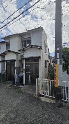 徒歩3分に業務スーパー等周辺が充実！！