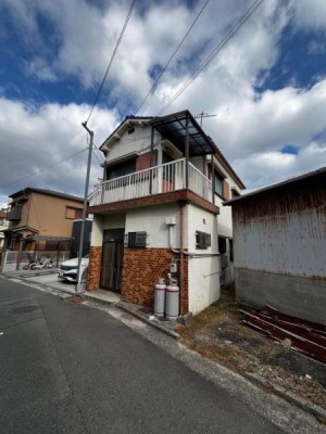 京都市伏見区・南区・東山区・下京区・右京区を中心とする不動産売買のセンチュリー21ハウスマーケット｜スタッフのオススメ物件や、オープンハウス・現地説明会など最新情報をお届け 忙しい朝や遅い帰宅時にも嬉しい山陽電気鉄道本線西新町駅徒歩6分！
