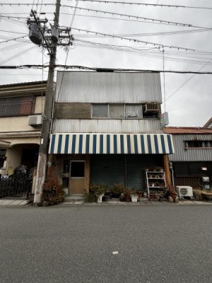 京都市伏見区・南区・東山区・下京区・右京区を中心とする不動産売買のセンチュリー21ハウスマーケット｜スタッフのオススメ物件や、オープンハウス・現地説明会など最新情報をお届け 「建築条件なし」お好きなハウスメーカーで建築できます。敷地面積約28坪。
ザグザグ姫路五軒邸店徒歩6分。車無しでも日用品には困りません。