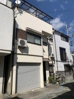京都市伏見区・南区・東山区・下京区・右京区を中心とする不動産売買のセンチュリー21ハウスマーケット｜スタッフのオススメ物件や、オープンハウス・現地説明会など最新情報をお届け 再建不可物件です。オール電化で安心・快適な暮らし、床暖房付き。駐車場付なので、車でのお出かけが多い方にお勧めです。コンビニ徒歩2分、スーパーマーケット徒歩6分
